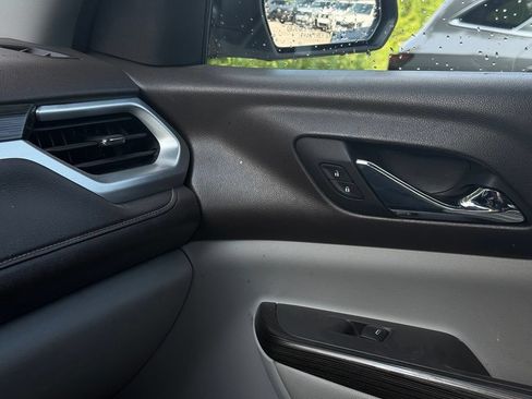 Used 2018 GMC Acadia SLT FWD image 19