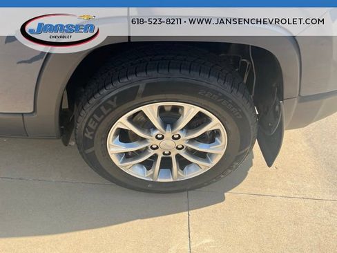 Used 2022 Jeep Cherokee Latitude Lux w/ Sun & Sound Group AWD/4WD image 11