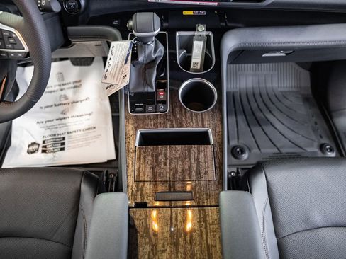 New 2026 Toyota Sienna Platinum image 27