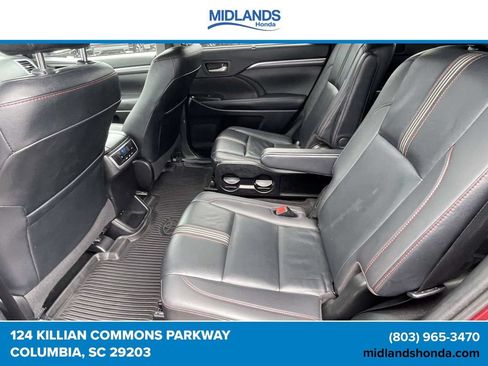 Used 2019 Toyota Highlander SE w/ Nightshade Edition AWD/4WD image 11