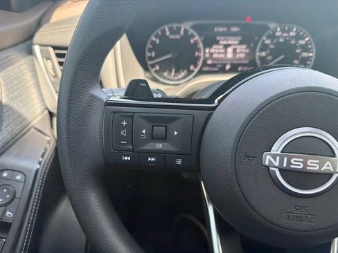 Used 2023 Nissan Rogue SV AWD/4WD image 15