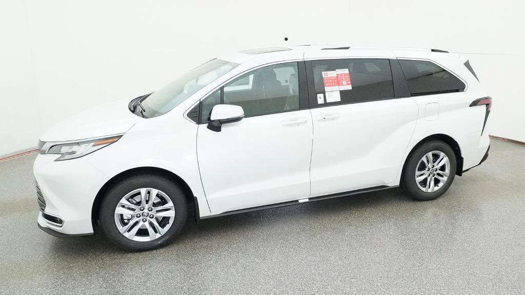 Used 2026 Toyota Sienna Limited FWD image 5