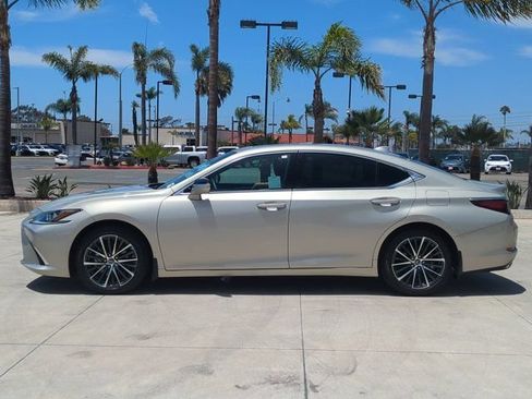 Used 2024 Lexus ES 350 w/ Premium Package FWD image 8