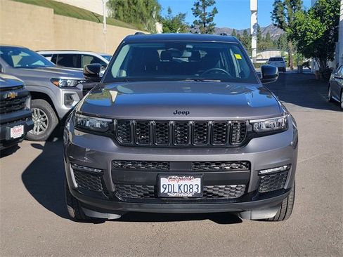 Used 2022 Jeep Grand Cherokee L Limited w/ Black Appearance Package image 2