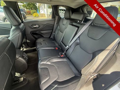 Used 2022 Jeep Cherokee Latitude Lux w/ Sun & Sound Group AWD/4WD image 34