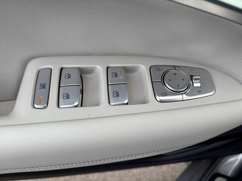 Used 2023 Genesis G70 2.0T image 14