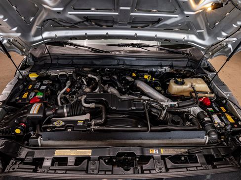 Used 2013 Ford F250 Lariat w/ Chrome Pkg image 30