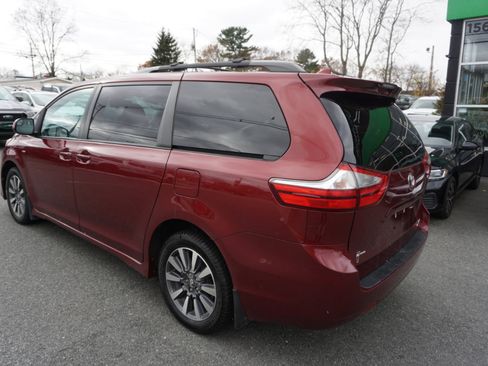 Used 2018 Toyota Sienna LE image 7