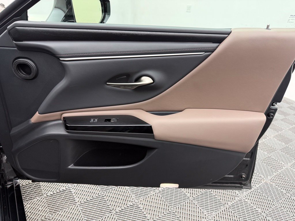 Used 2025 Lexus ES 350 w/ Premium Package FWD image 33