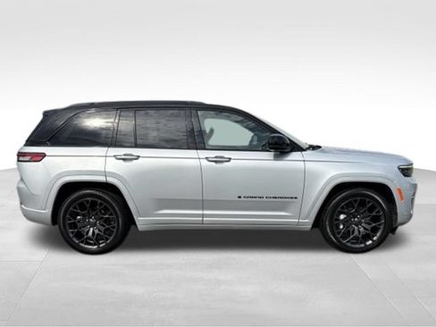Used 2025 Jeep Grand Cherokee Summit AWD/4WD image 21