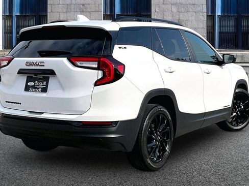 Used 2024 GMC Terrain SLE w/ Elevation Edition FWD image 11