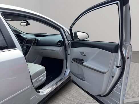 Used 2013 Toyota Venza Limited AWD/4WD image 23