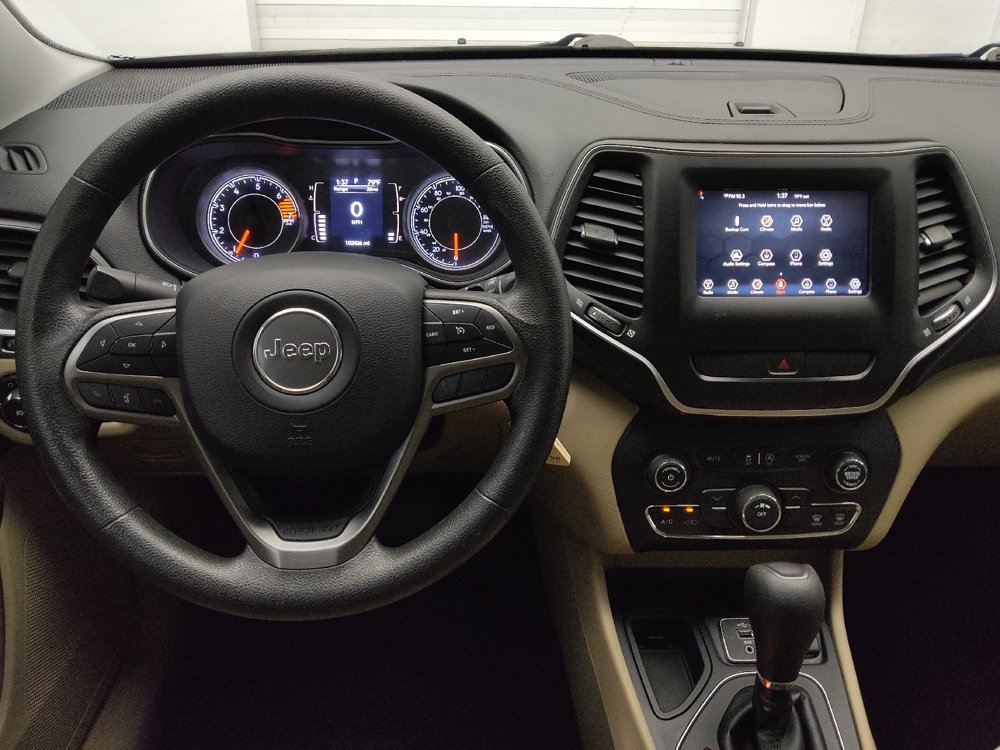 Used 2019 Jeep Cherokee Latitude w/ Popular Appearance Group FWD image 22