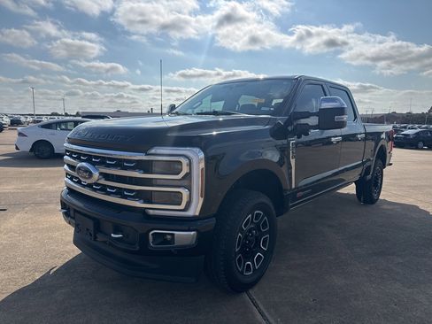 Used 2024 Ford F250 Platinum image 3