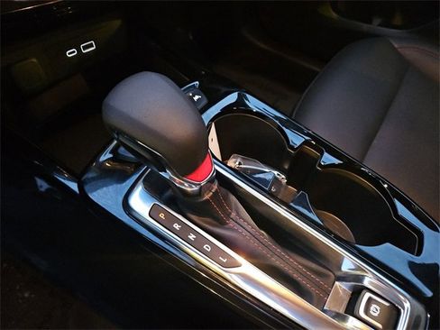 Certified 2025 Chevrolet Trax RS image 15