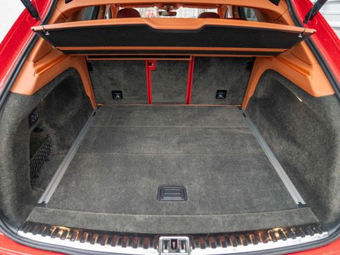 Used 2017 Bentley Bentayga image 56