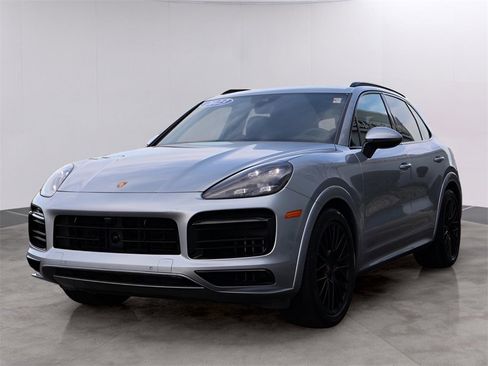 Used 2023 Porsche Cayenne GTS image 3