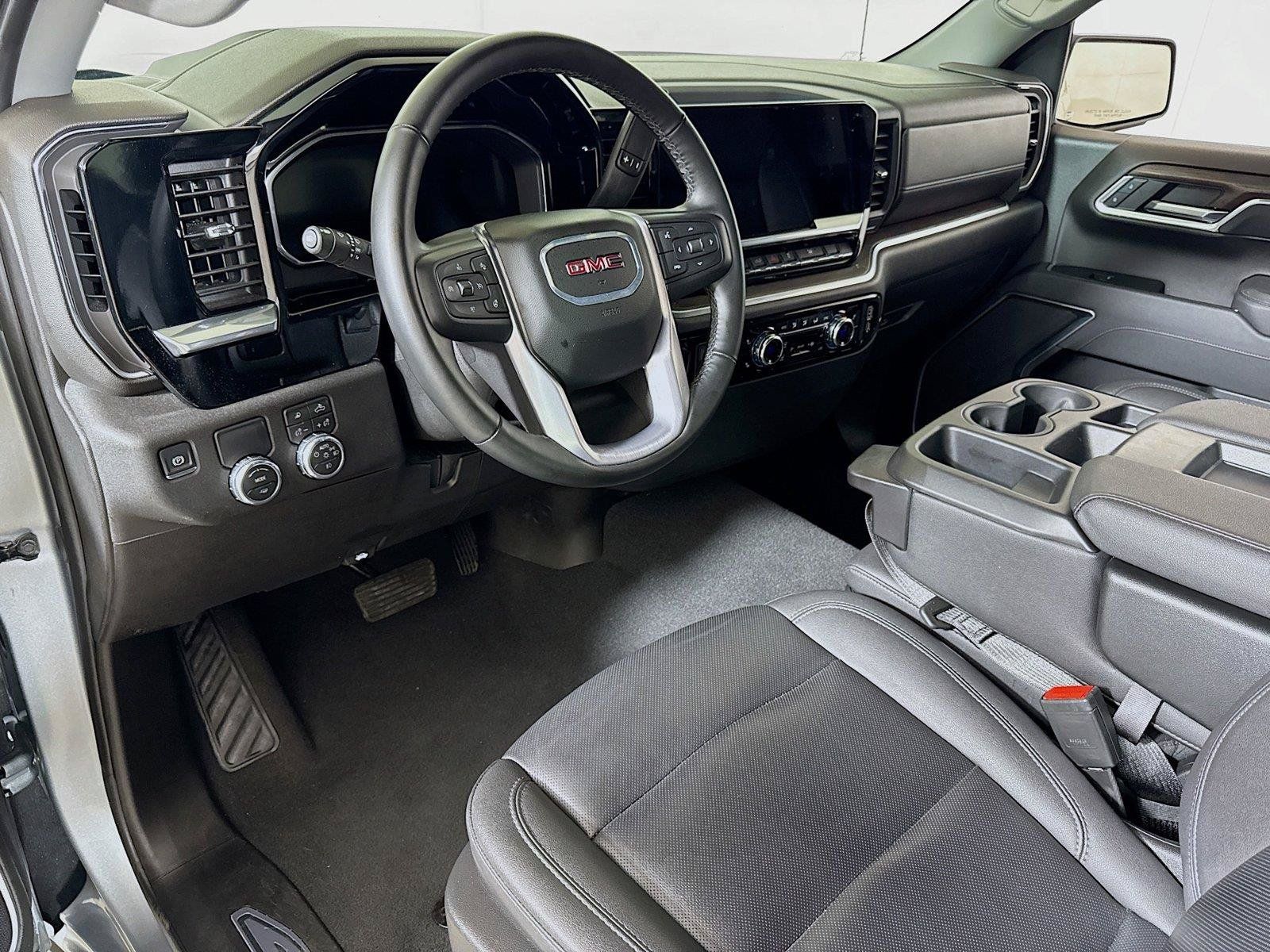 Used 2026 GMC Sierra 1500 SLT RWD image 7