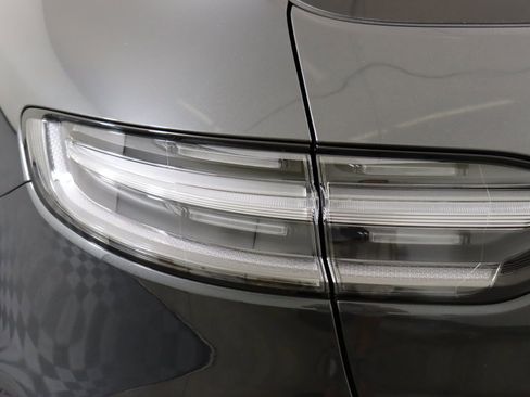 Used 2025 Porsche Macan image 13