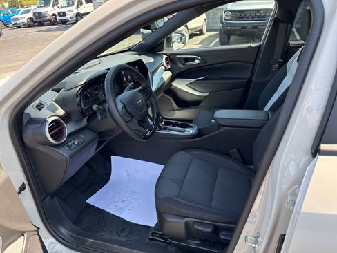 Used 2026 Chevrolet Trax RS image 21