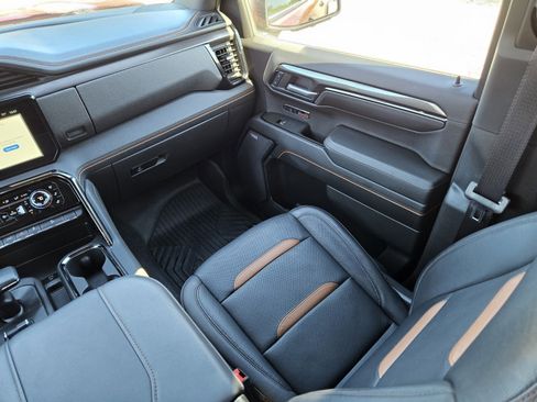 Used 2024 GMC Sierra 1500 AT4 w/ Technology Package image 17