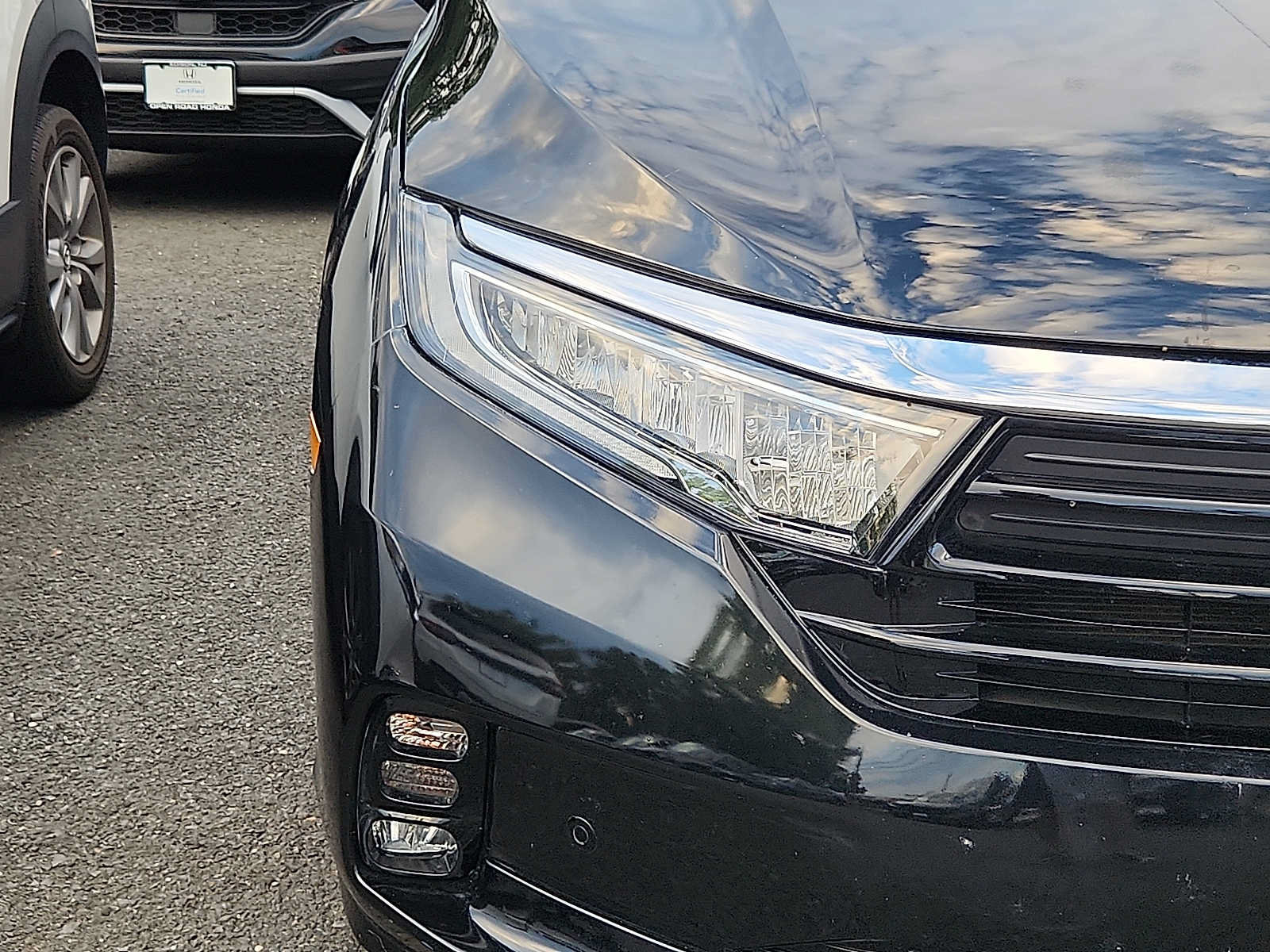 Used 2024 Honda Odyssey Elite image 3