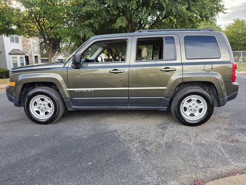 Used 2015 Jeep Patriot Sport w/ Power Value Group FWD image 4
