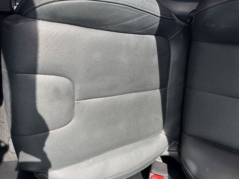 Used 2019 Hyundai Santa Fe Limited FWD image 11