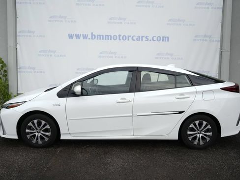 Used 2021 Toyota Prius Prime LE w/ Carpet Mat Package (TMS) FWD image 8