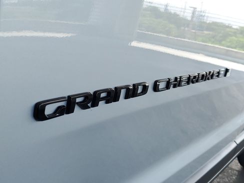 Used 2026 Jeep Grand Cherokee L Limited w/ Limited Altitude Package AWD/4WD image 5