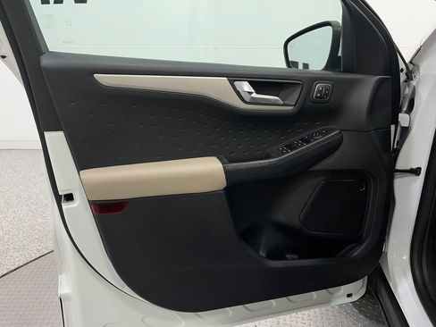 Used 2020 Ford Escape SEL image 14