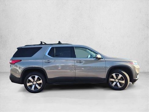 Used 2019 Chevrolet Traverse LT w/ LT Premium Package FWD image 4