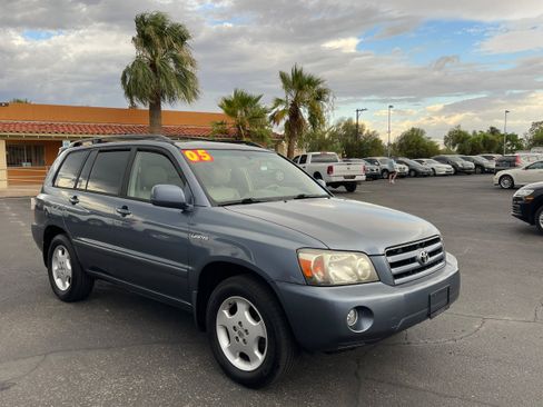 Used 2005 Toyota Highlander 2WD V6 w/ 3rd Row image 7