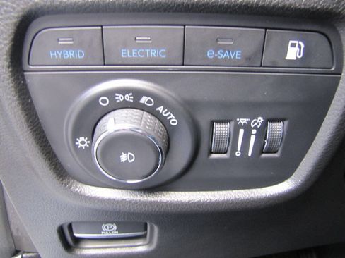 Used 2023 Jeep Grand Cherokee 4WD 4xe image 38