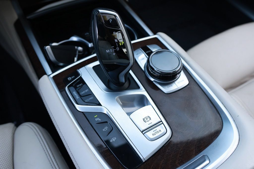 Used 2020 BMW 750i xDrive w/ Executive Package AWD/4WD image 36