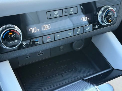 New 2025 Mitsubishi Outlander SEL image 16