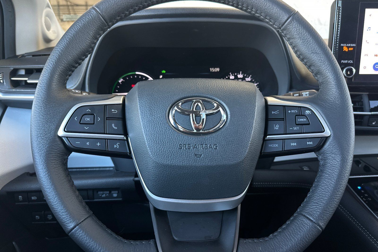 Used 2025 Toyota Sienna XLE w/ XLE Plus Package AWD/4WD image 24