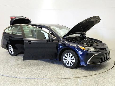 Used 2021 Toyota Camry LE FWD image 9