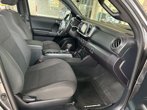 Used 2017 Toyota Tacoma TRD Sport w/ Tow Package (A/T) AWD/4WD image 28