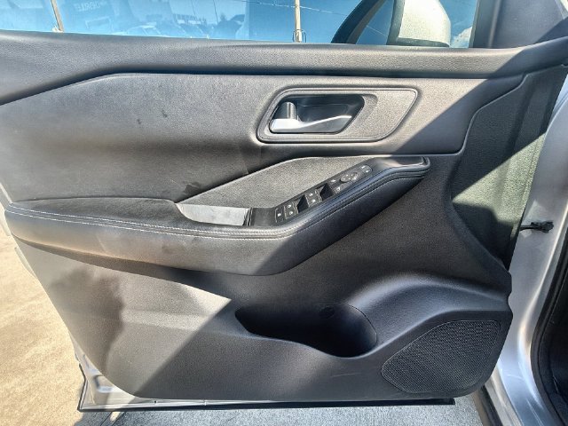 Used 2024 Nissan Rogue SV FWD image 21
