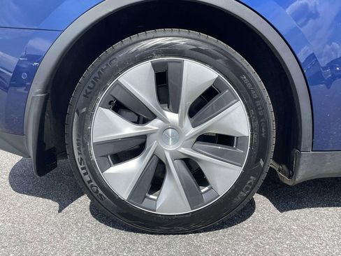 Used 2022 Tesla Model Y Long Range image 32
