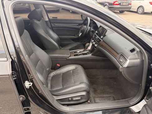Used 2018 Honda Accord Touring image 35
