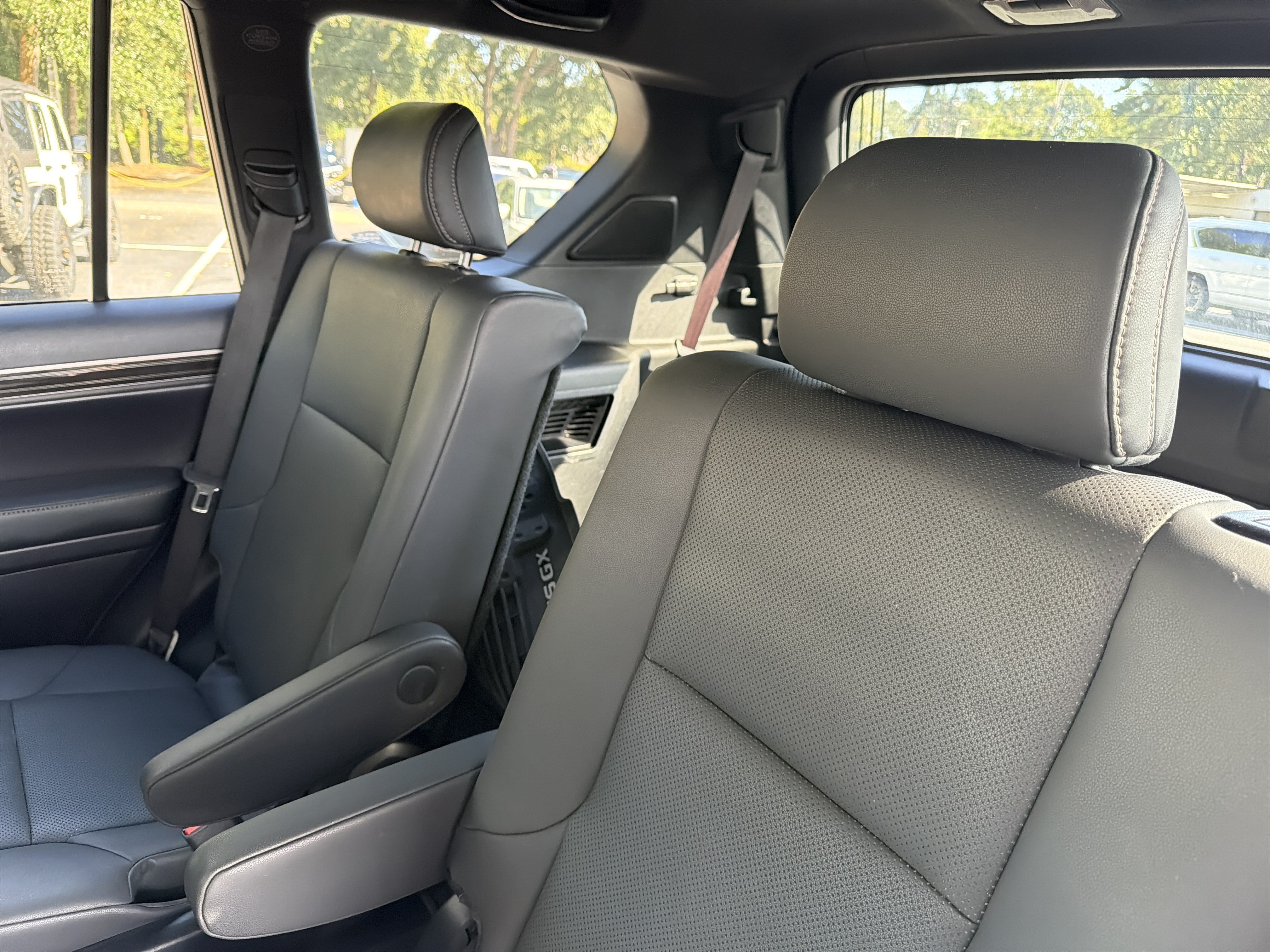 Used 2022 Lexus GX 460 Premium w/ Accessory Package AWD/4WD image 32