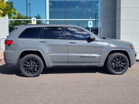 Used 2021 Jeep Grand Cherokee Laredo X AWD/4WD image 4