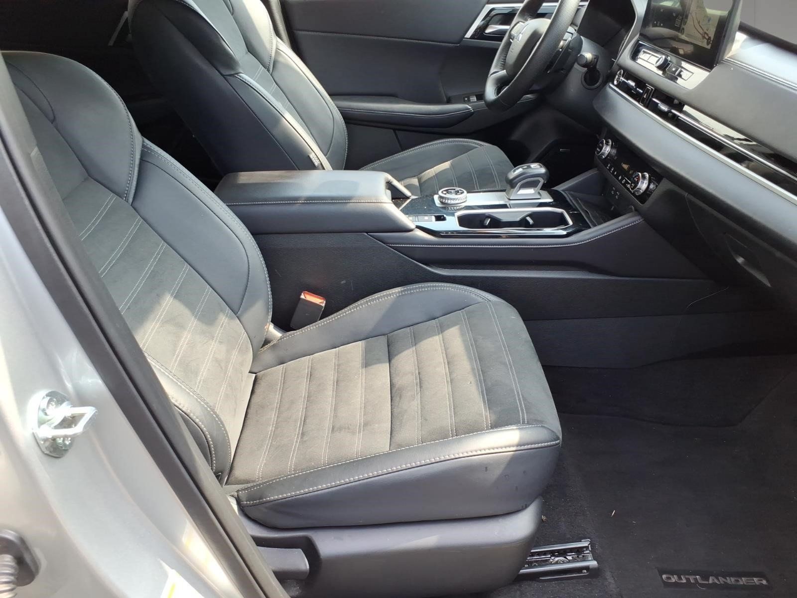 Used 2025 Mitsubishi Outlander SE AWD/4WD image 6