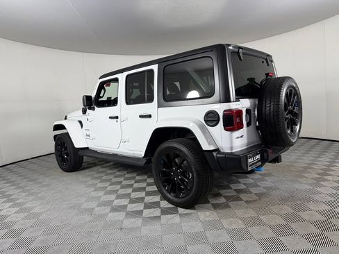 Used 2023 Jeep Wrangler Unlimited Sahara w/ Cold Weather Group AWD/4WD image 9