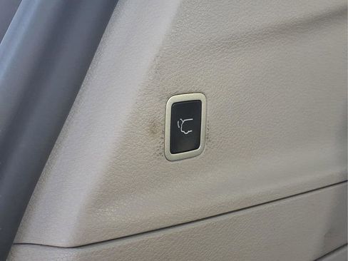 Used 2024 Chrysler Pacifica Touring-L image 29