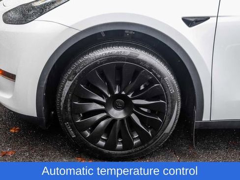 Used 2024 Tesla Model Y Long Range AWD/4WD image 14
