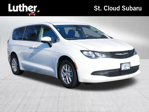 Used 2022 Chrysler Voyager LX image 1