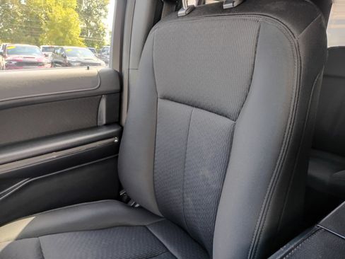 Used 2019 Ford Expedition XLT image 10